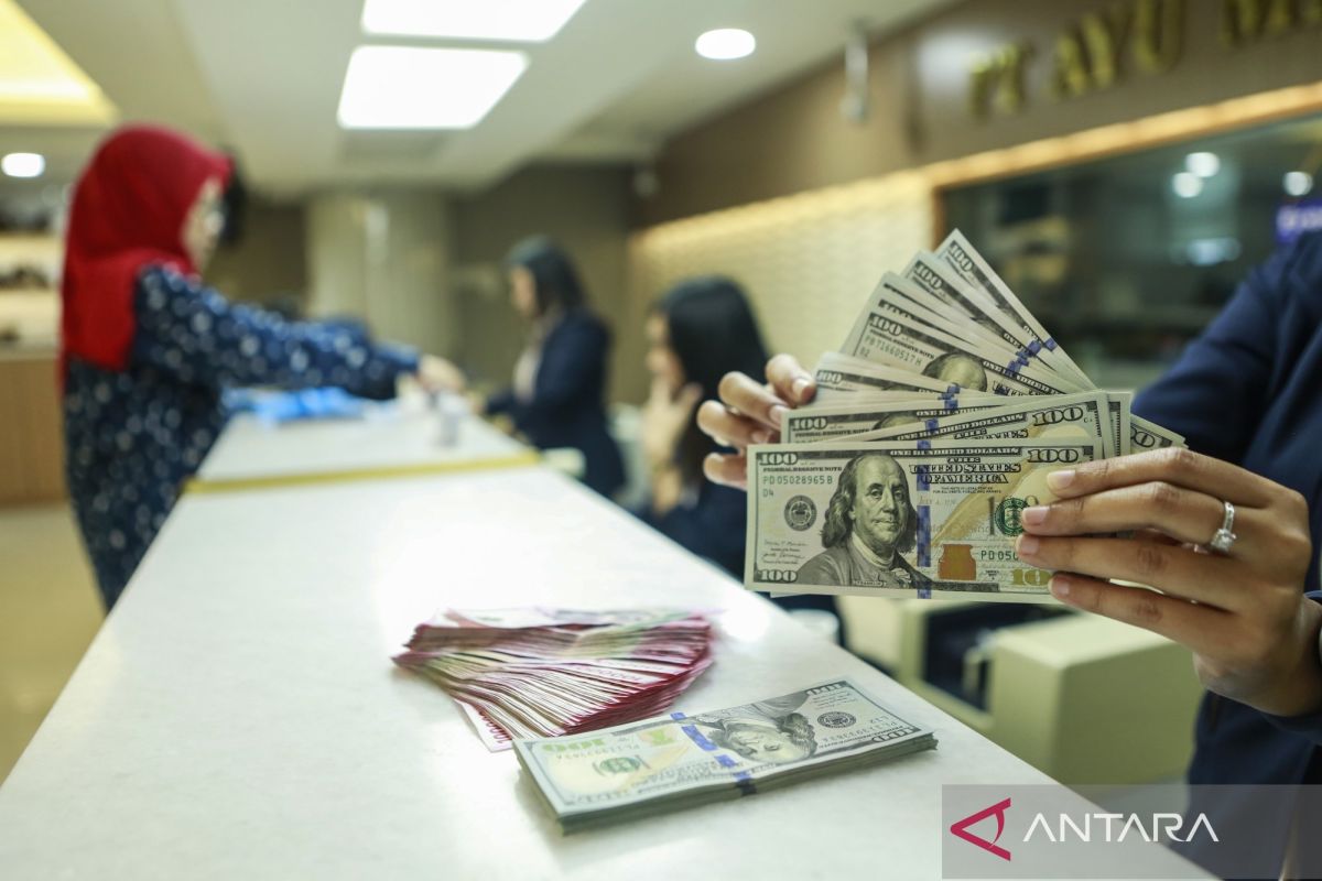 Rupiah Menguat Didukung Peringkat Kredit Baik dari Fitch Ratings